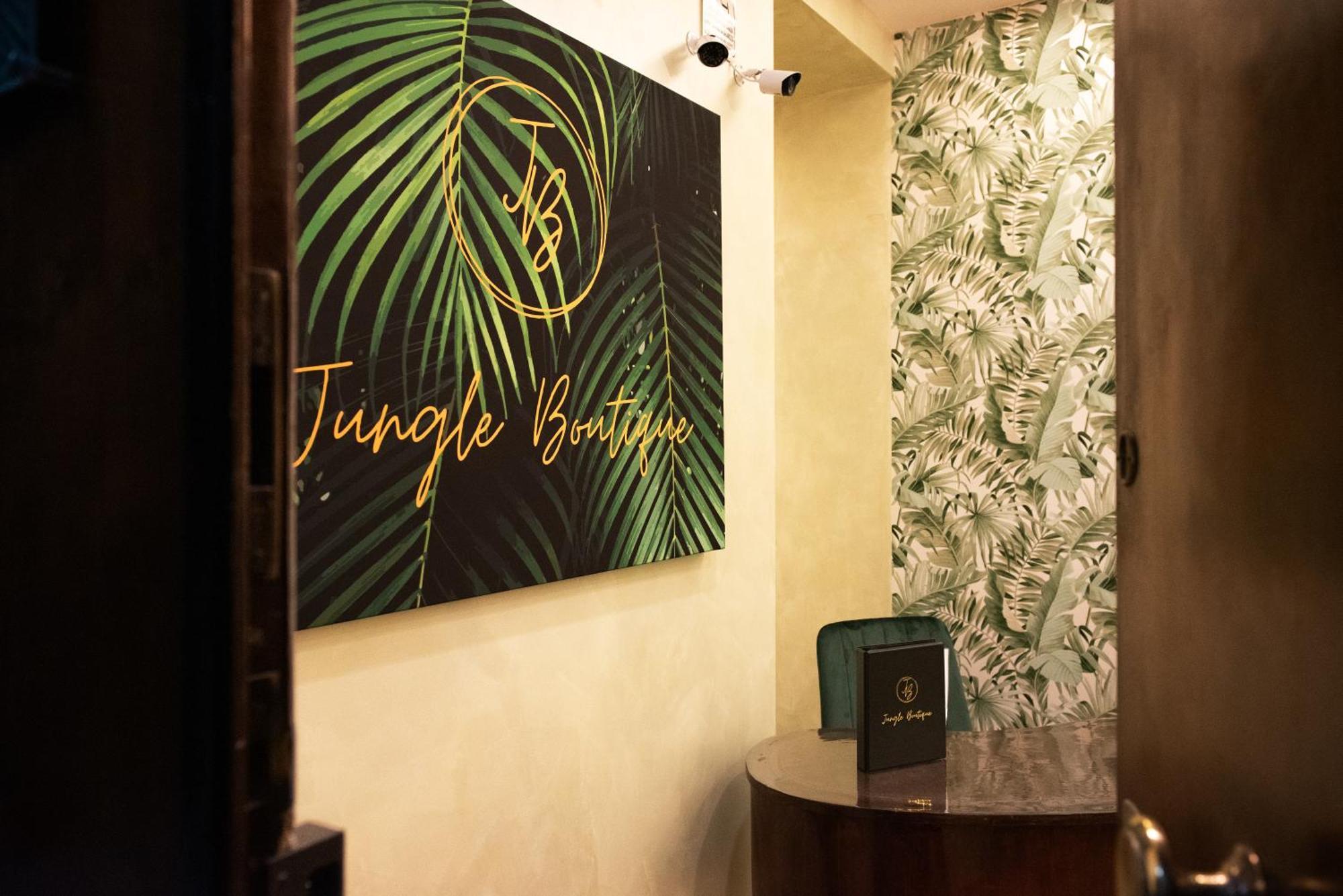 Jungle Boutique Hotel Naples Exterior photo