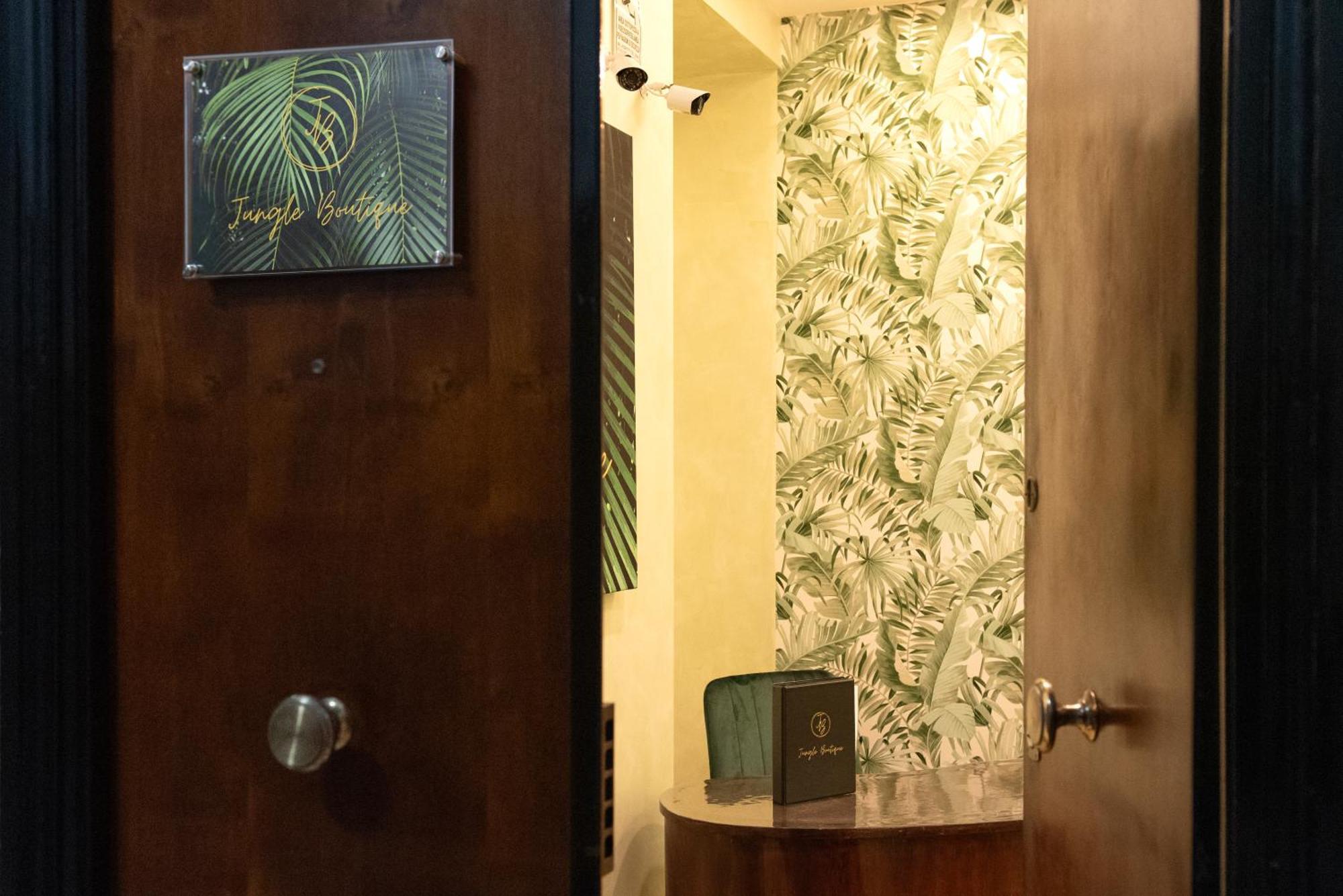 Jungle Boutique Hotel Naples Exterior photo